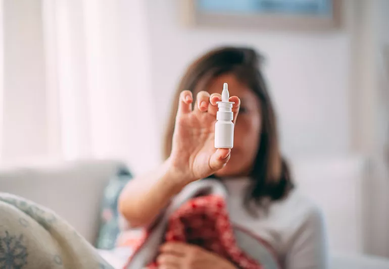 7 Cara Aman Menggunakan Inhaler atau Nasal Spray